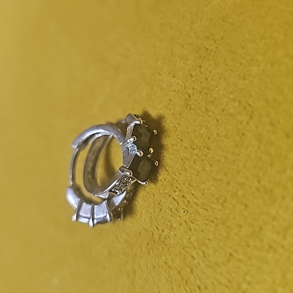 Earings bundle - Picture 3 of 4